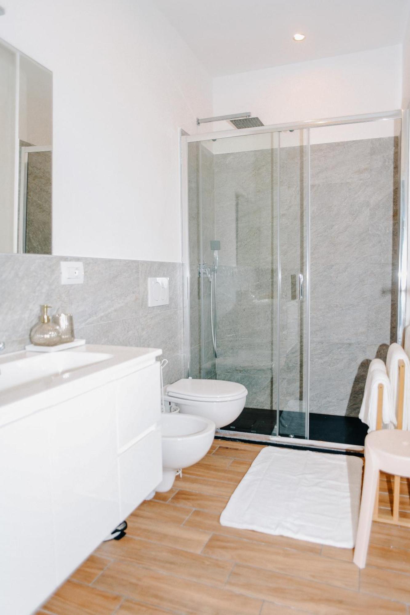 Lora Rose Suite ,Free Parking, Self Check In,2 Como Exterior photo