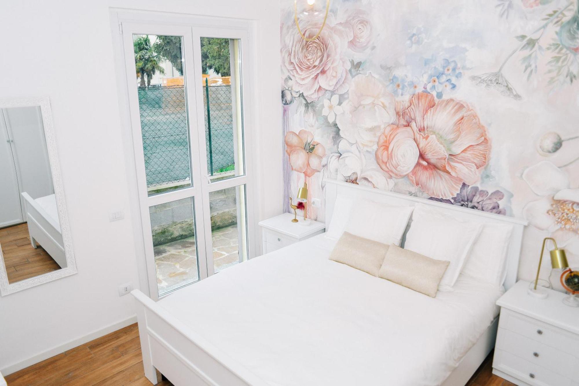 Lora Rose Suite ,Free Parking, Self Check In,2 Como Exterior photo